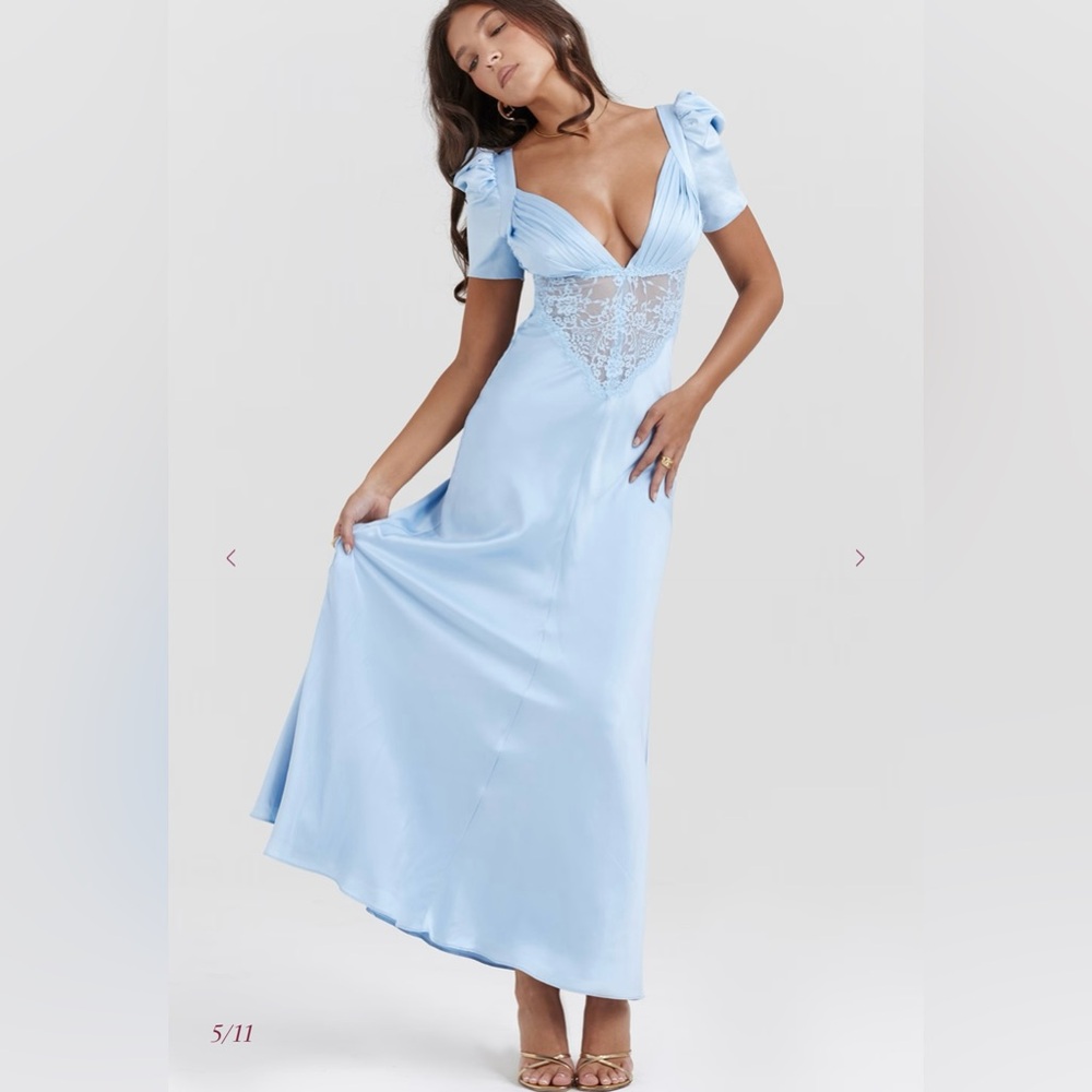 Elegant Blue Lace Evening Gown - Picture 5 of 9
